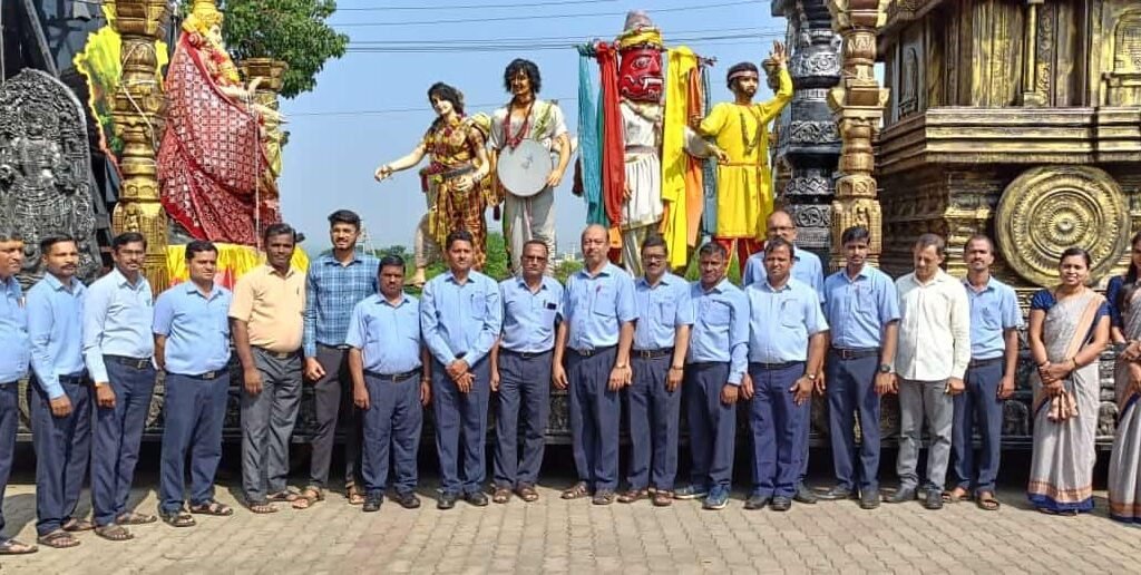 ರಾಜ್ಯಾದ್ಯಂತ ಸಂಚರಿಸಲಿರುವ ಕನ್ನಡ ಜ್ಯೋತಿ ರಥಯಾತ್ರೆಗೆ ಹಳಿಯಾಳದಲ್ಲಿ ವಿ ಆರ್ ದೇಶಪಾಂಡೆ ಮೆಮೋರಿಯಲ್ ಟ್ರಸ್ಟನಿಂದ ಭವ್ಯ ಸ್ವಾಗತ.