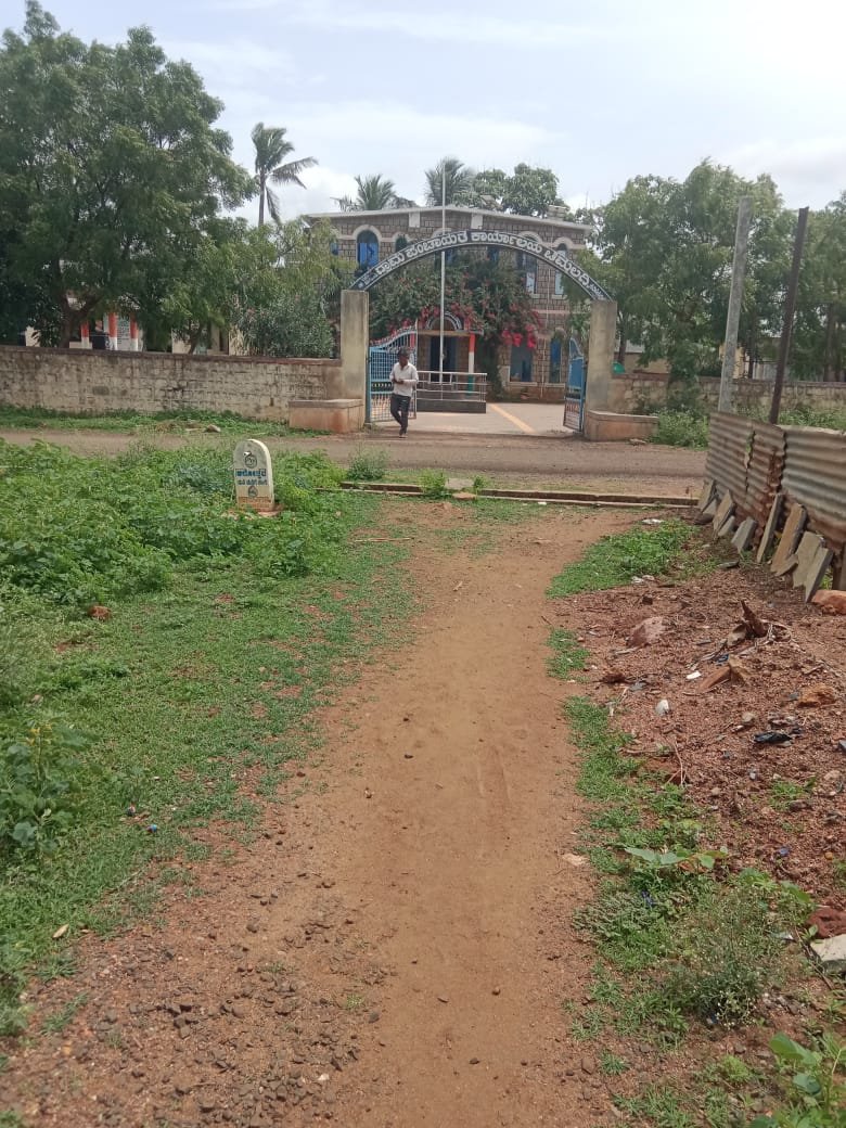 ಸರಕಾರ ಆದೇಶ ದಿಕ್ಕರಿಸಿ ರಾಷ್ಟ್ರಧ್ವಜಕ್ಕೆ ಅಪಮಾನ